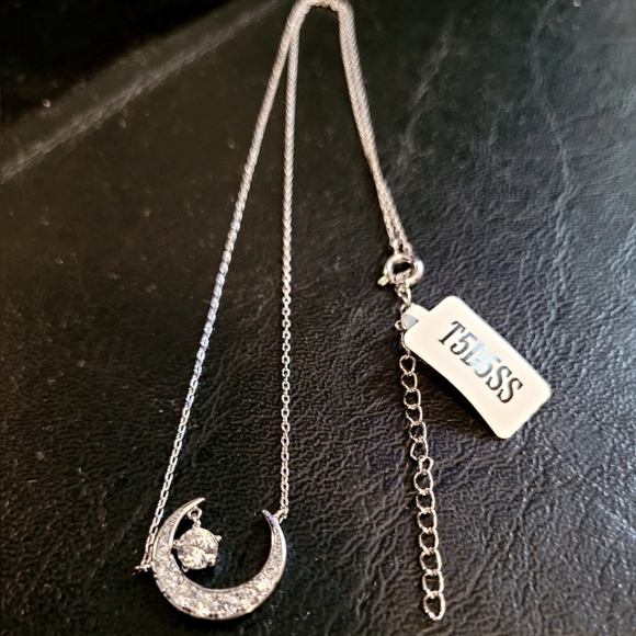 *2/$15* Lovely Silver tone Moon necklace - Picture 1 of 2